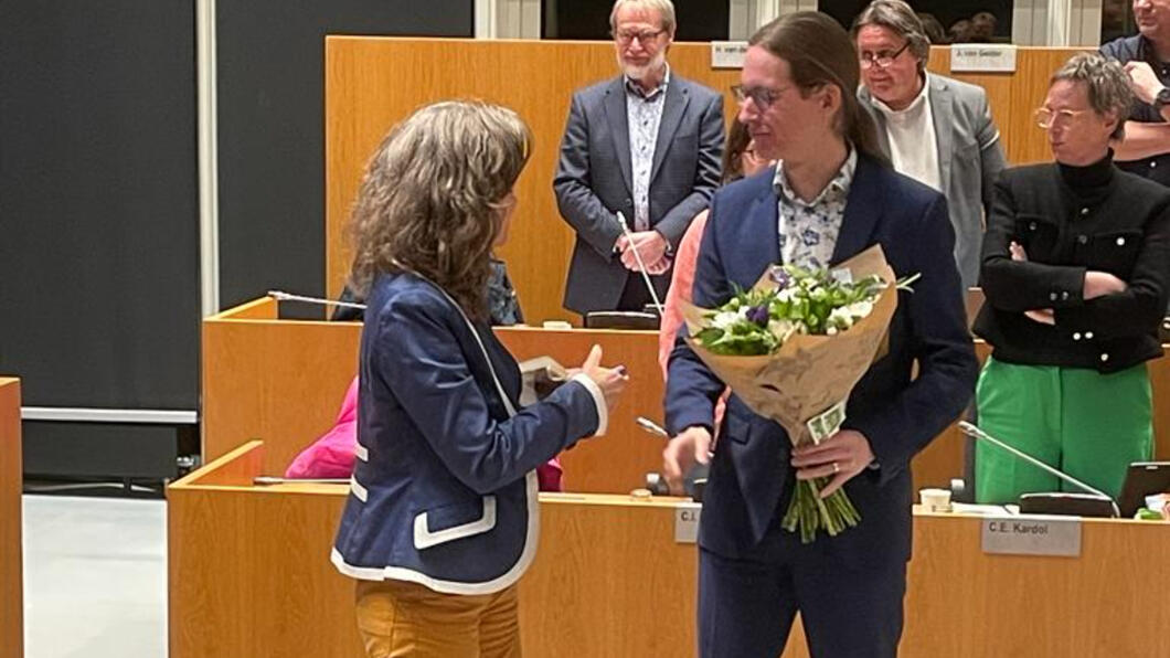 Gea Bijkerk feliciteert Hans Kuipers met zijn benoeming