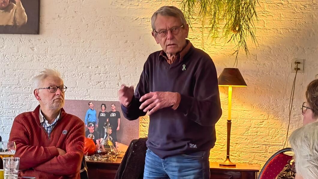Jan Postma in gesprek tijdens de afsluitende campagneborrel