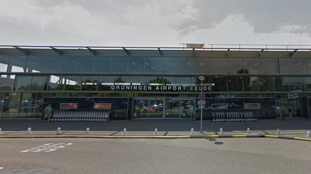 De ingang van Groningen Airport Eelde