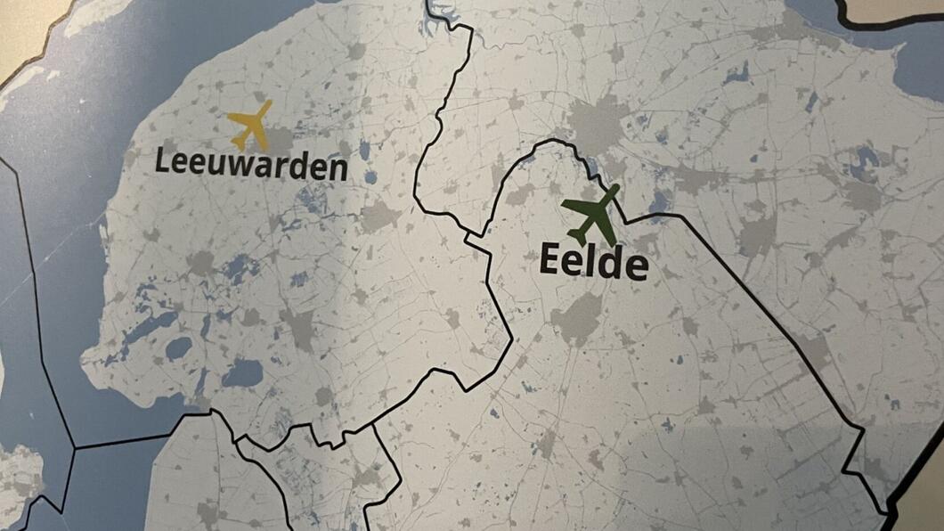Een plattegrond van het noorden van Nederland, met Eelde en Leeuwarden uitgelicht