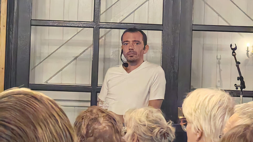 Tim 'S Jongers in gesprek met het aanwezige publiek