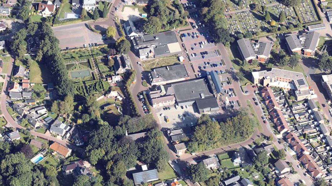 Luchtfoto van het centrum van Eelde