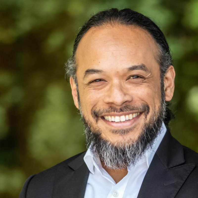 portret foto van wethouder Miguel Ririhena