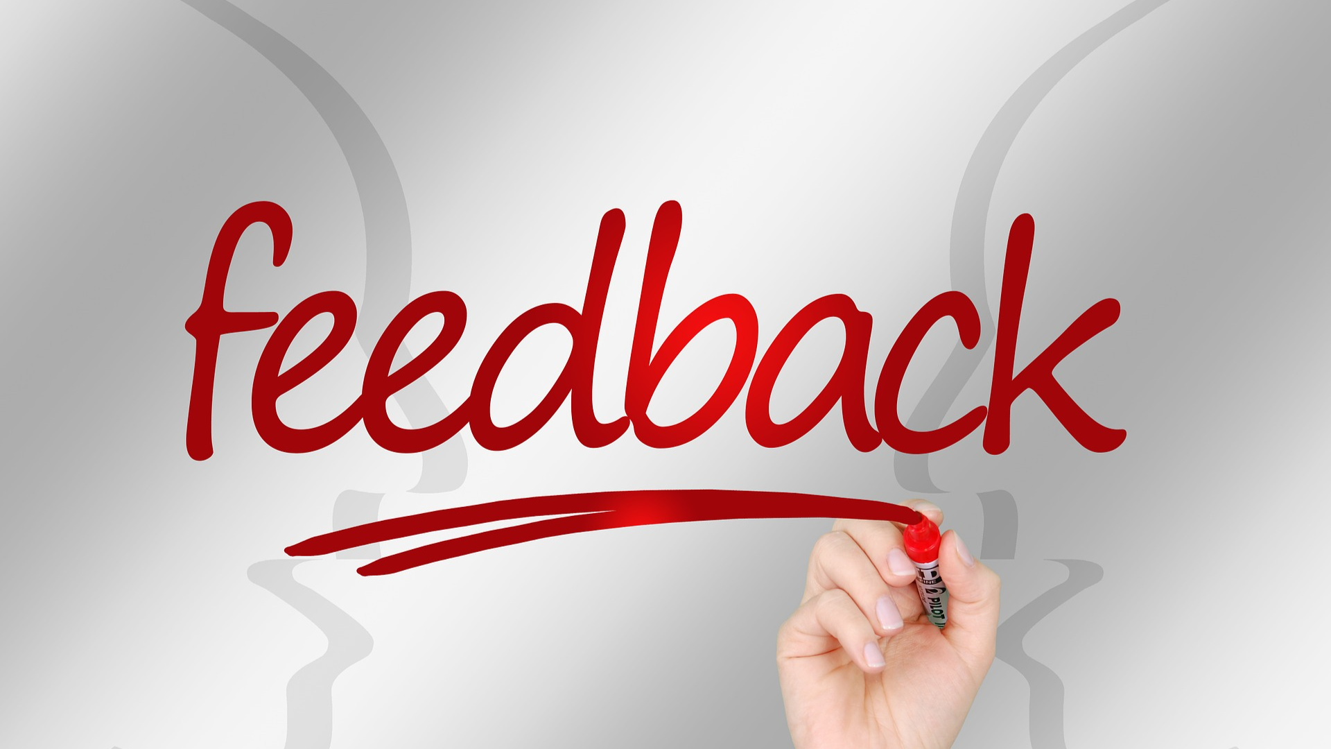'Feedback' plaatje. Rode letters met grijze achtergrond