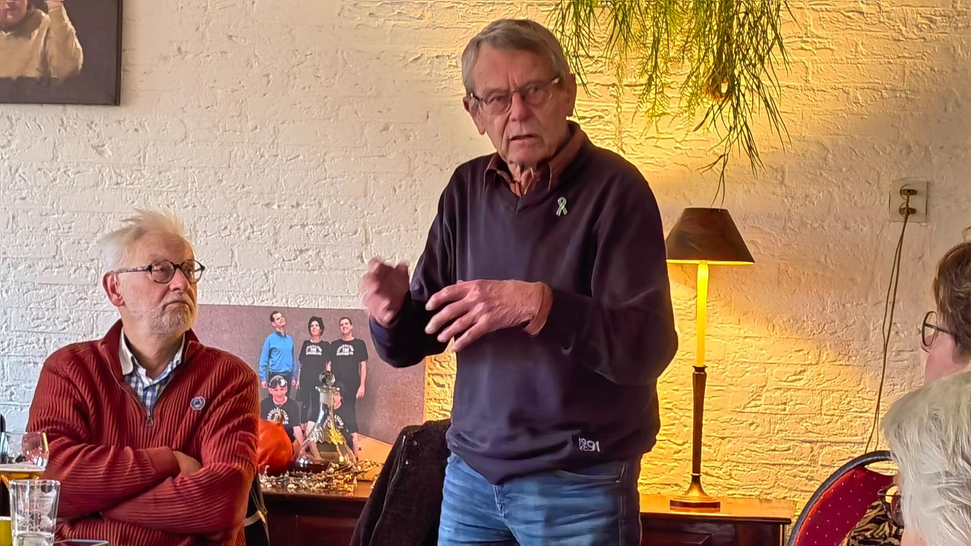 Jan Postma in gesprek tijdens de afsluitende campagneborrel