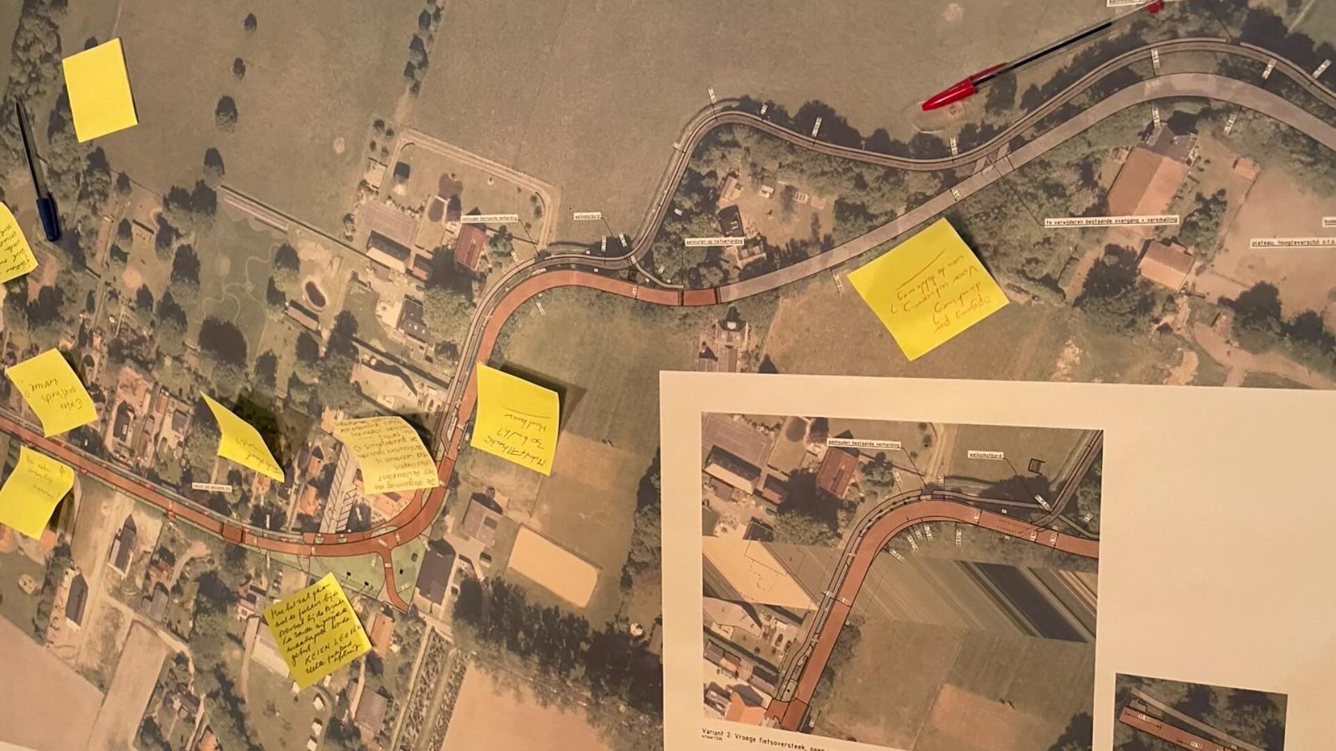 De kaart van Midlaren in Tynaarlo. Op de kaart zijn verschillende post-its te zien met inbreng van inwoners